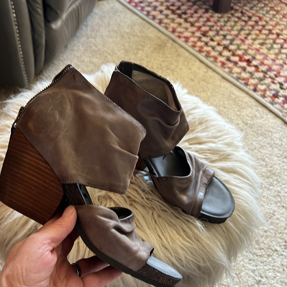OTBT shoes NWOT. Made for comfort. Leather, well made. Good traction - Picture 8 of 13